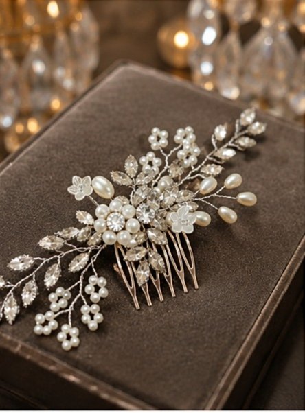 Dora pearl comb